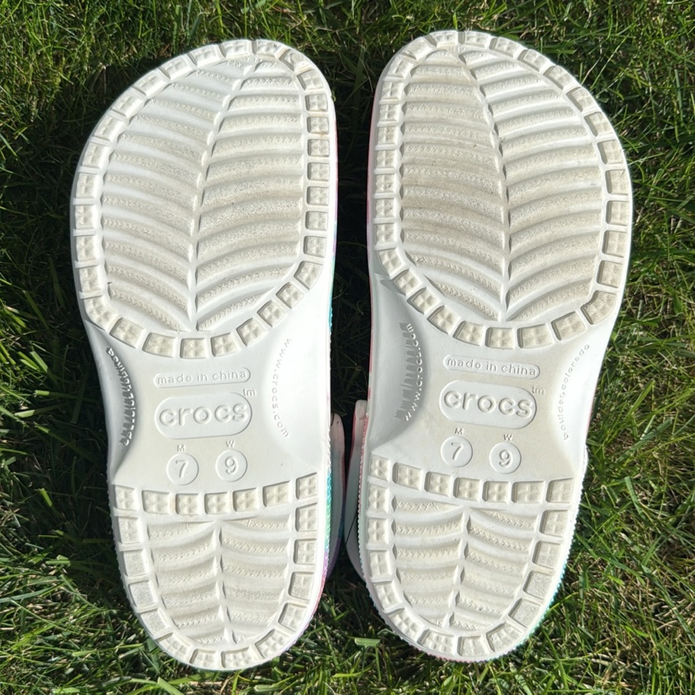CROCS Classic Tie-Dye Graphic Clogs Women’s Size 9 - Picture 6 of 7